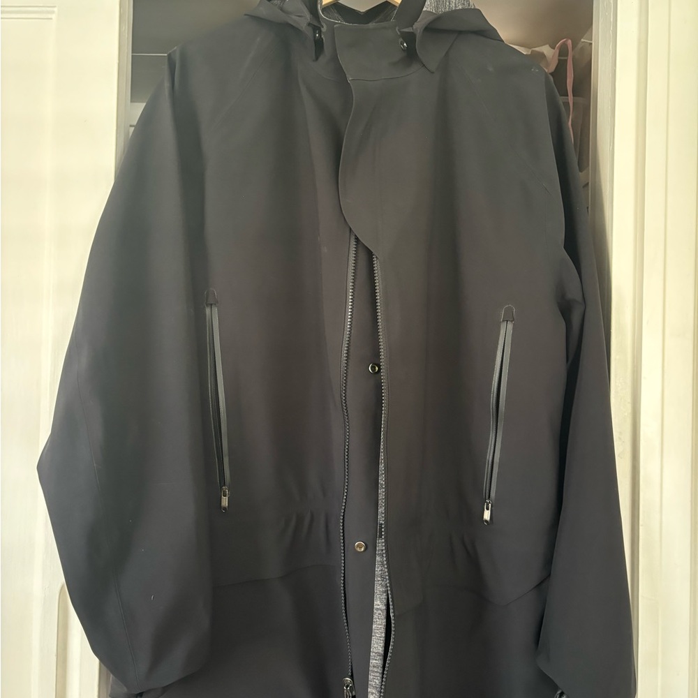 Lululemon men’s reversible rain jacket